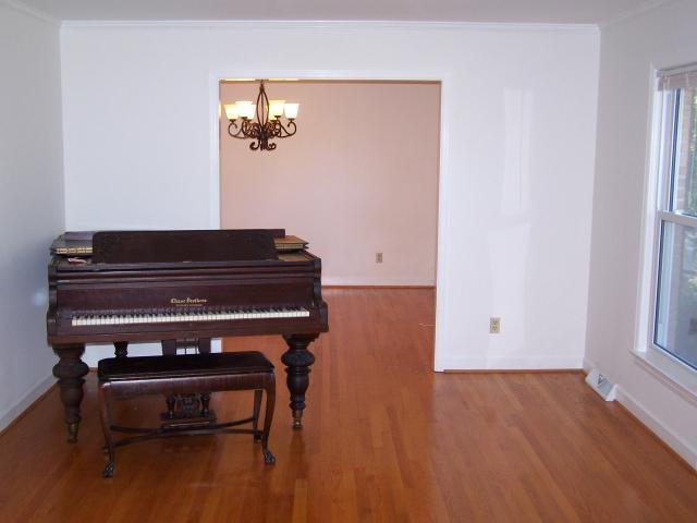 3516 Heritage Road Southwest Roanoke, VA 24015 - Photo 8 of 31 Living Room