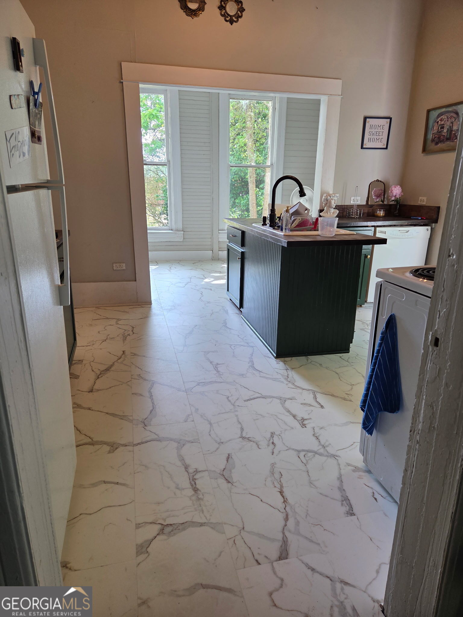 1907 Broad Street Statham, GA 30666 - Photo 6 of 20 a workspace with furniture and a window