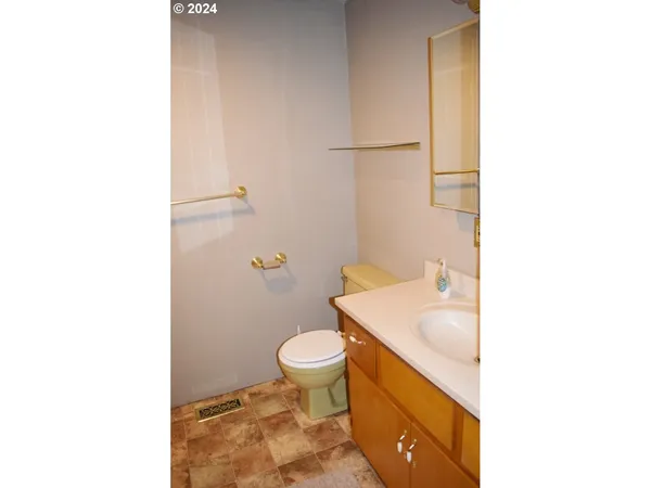 $379,900 | 212 South Water Street, Weston, OR 97886