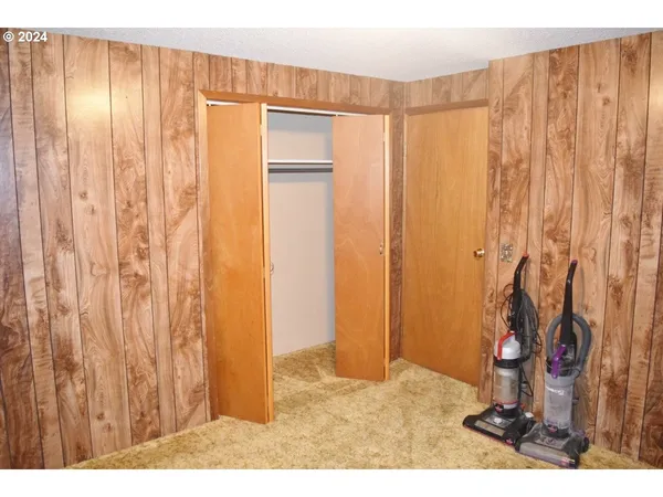 $379,900 | 212 South Water Street, Weston, OR 97886