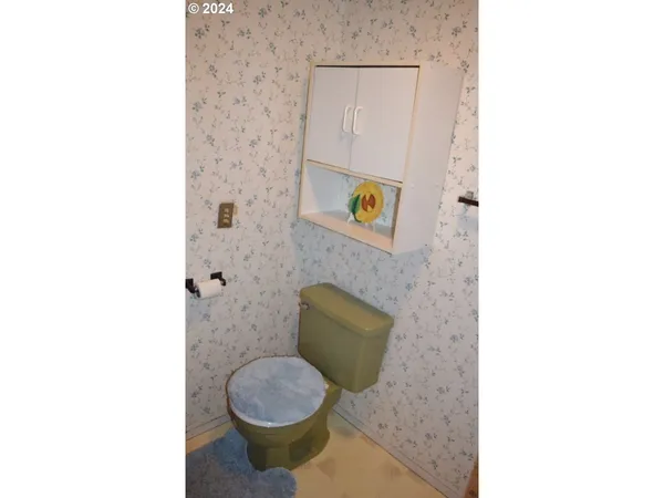 $379,900 | 212 South Water Street, Weston, OR 97886