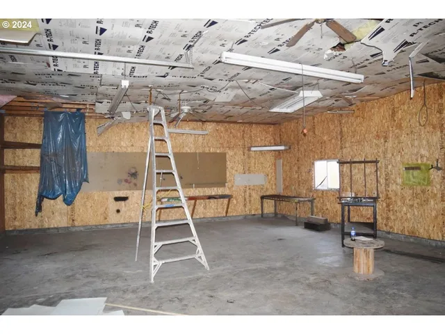 a view of entryway and hall