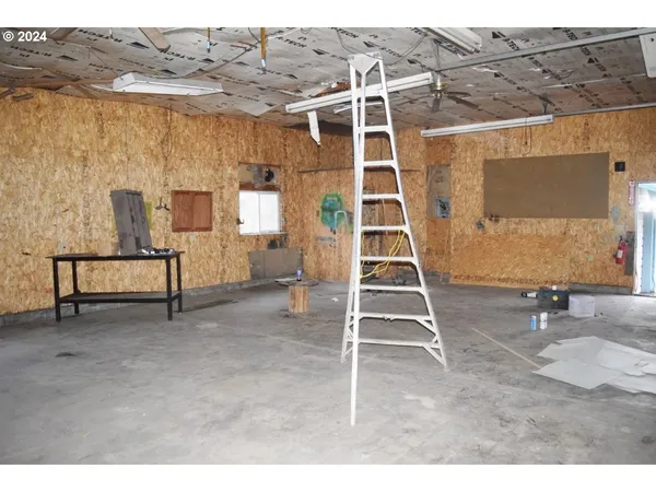 $379,900 | 212 South Water Street, Weston, OR 97886