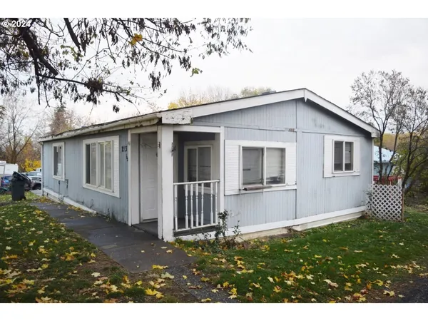 $379,900 | 212 South Water Street, Weston, OR 97886