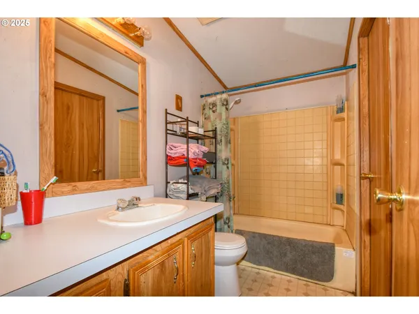 $379,900 | 212 South Water Street, Weston, OR 97886