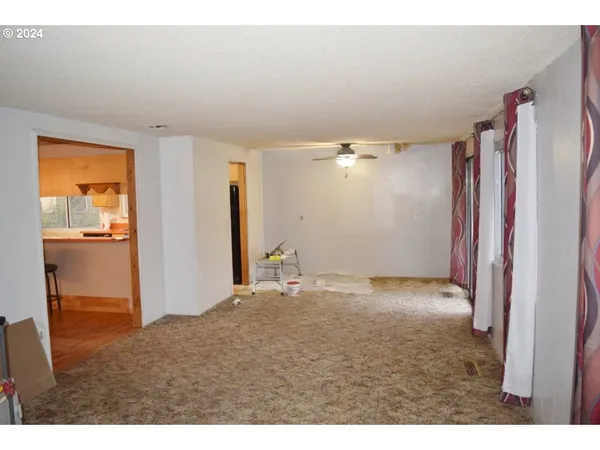 $379,900 | 212 South Water Street, Weston, OR 97886