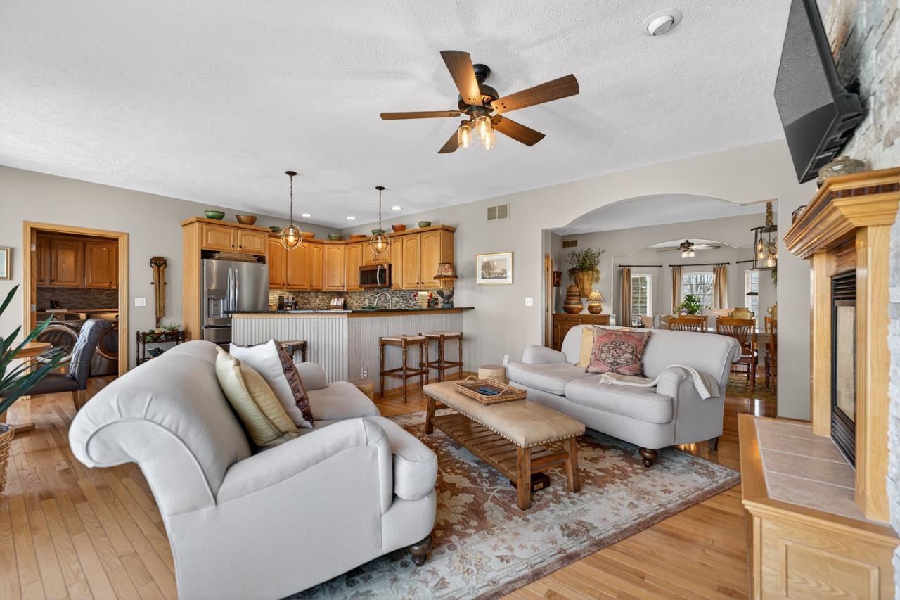 12805 Edgewater Pointe Winnebago, IL 61088 - Photo 13 of 47 a living room with furniture ceiling fan and a flat screen tv