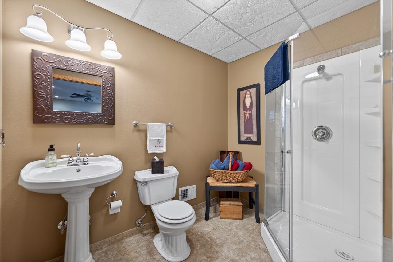12805 Edgewater Pointe Winnebago, IL 61088 - Photo 28 of 47 a bathroom with a toilet sink and shower