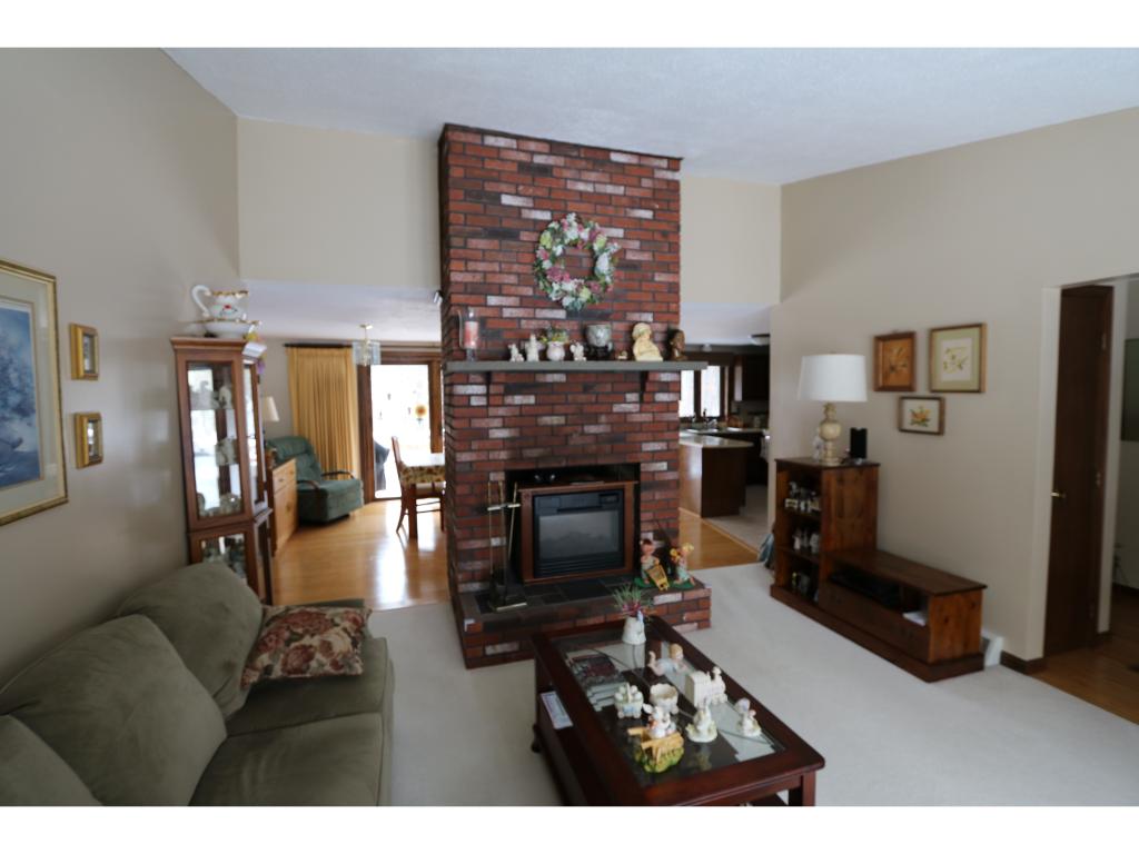 12 Laurel Hill Road Londonderry, NH 03053 - Photo 8 of 25 Gallery Image 8