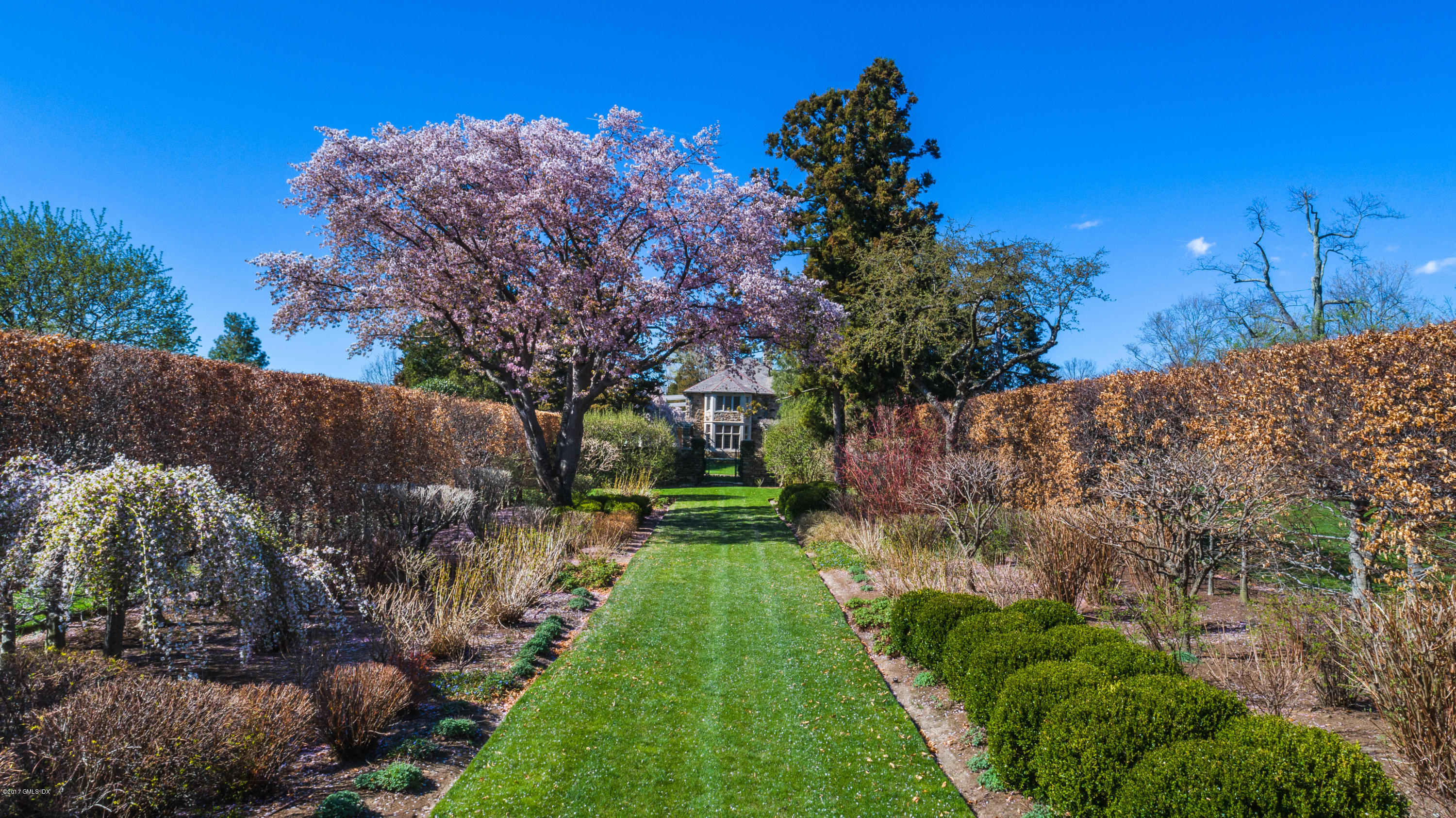 9 Sabine Farm Road Greenwich, CT 06831 - Photo 22 of 26 a view of a yard