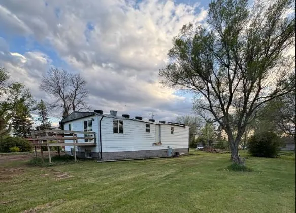 $39,000 | 716 5th Avenue East, New England, ND 58647