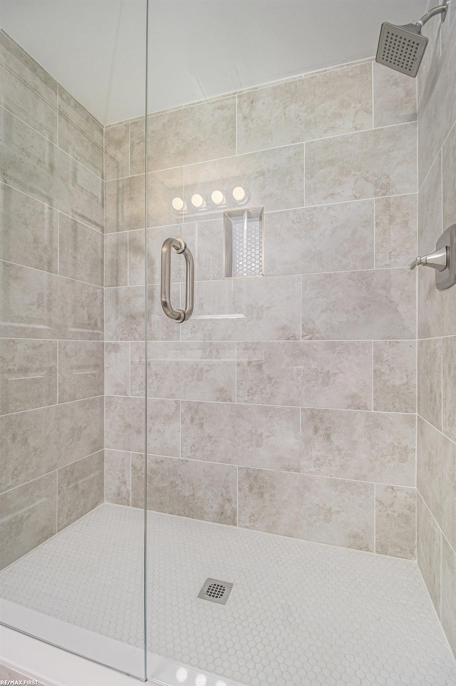 2196 Allerton Road Auburn Hills, MI 48326 - Photo 13 of 25 50133741-6e1cb5ba-9c8c-4e88-a14f-1776a54fde13.JPG
