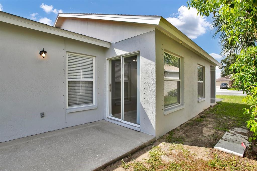 1706 Erin Brooke Drive Valrico, FL 33594 - Photo 26 of 39 a front view of a house with a yard