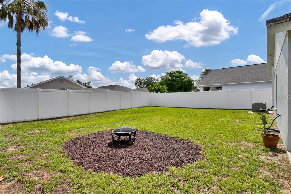 1706 Erin Brooke Drive Valrico, FL 33594 - Photo 27 of 39 a view of a backyard