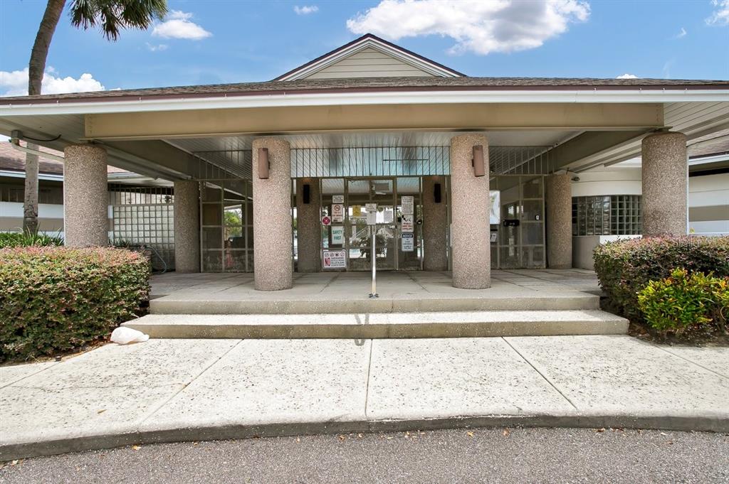 1706 Erin Brooke Drive Valrico, FL 33594 - Photo 33 of 39 a front view of a house