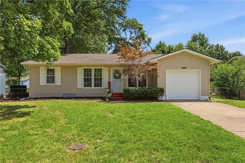 $259,999 | 605 Northwest Gibson Road, Lee's Summit, MO 64063
