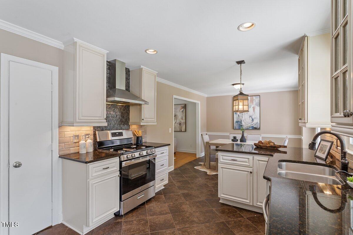 904 Emory Lane Raleigh, NC 27609 - Photo 10 of 22 904 Emory Ln 2099621_25