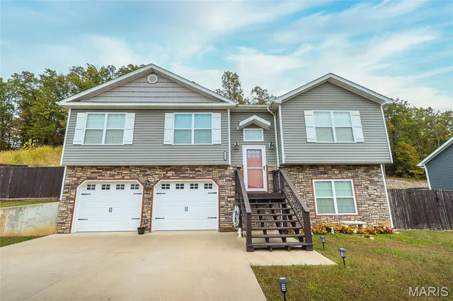 $325,000 | 21005 Halifax Drive, St. Robert, MO 65584
