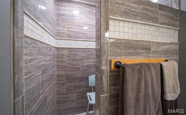 $315,000 | 21005 Halifax Drive, St. Robert, MO 65584