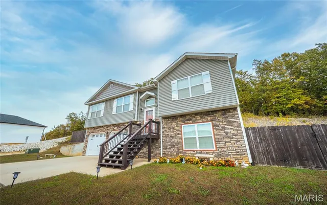 $325,000 | 21005 Halifax Drive, St. Robert, MO 65584