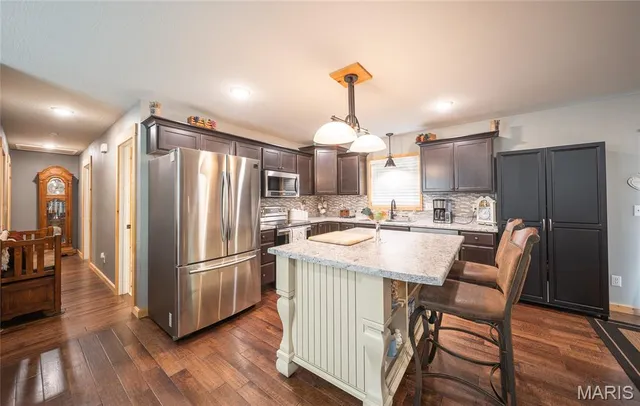 $325,000 | 21005 Halifax Drive, St. Robert, MO 65584