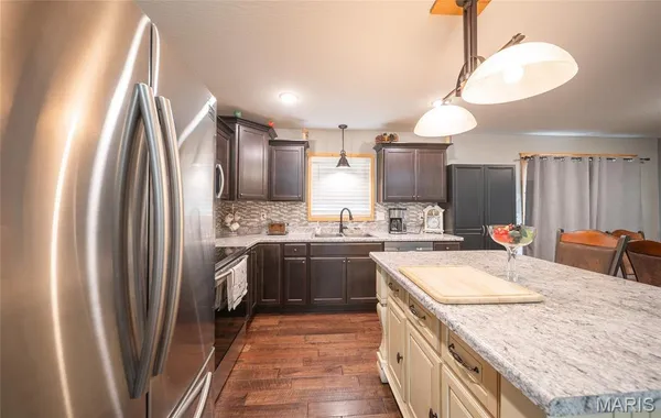 $315,000 | 21005 Halifax Drive, St. Robert, MO 65584