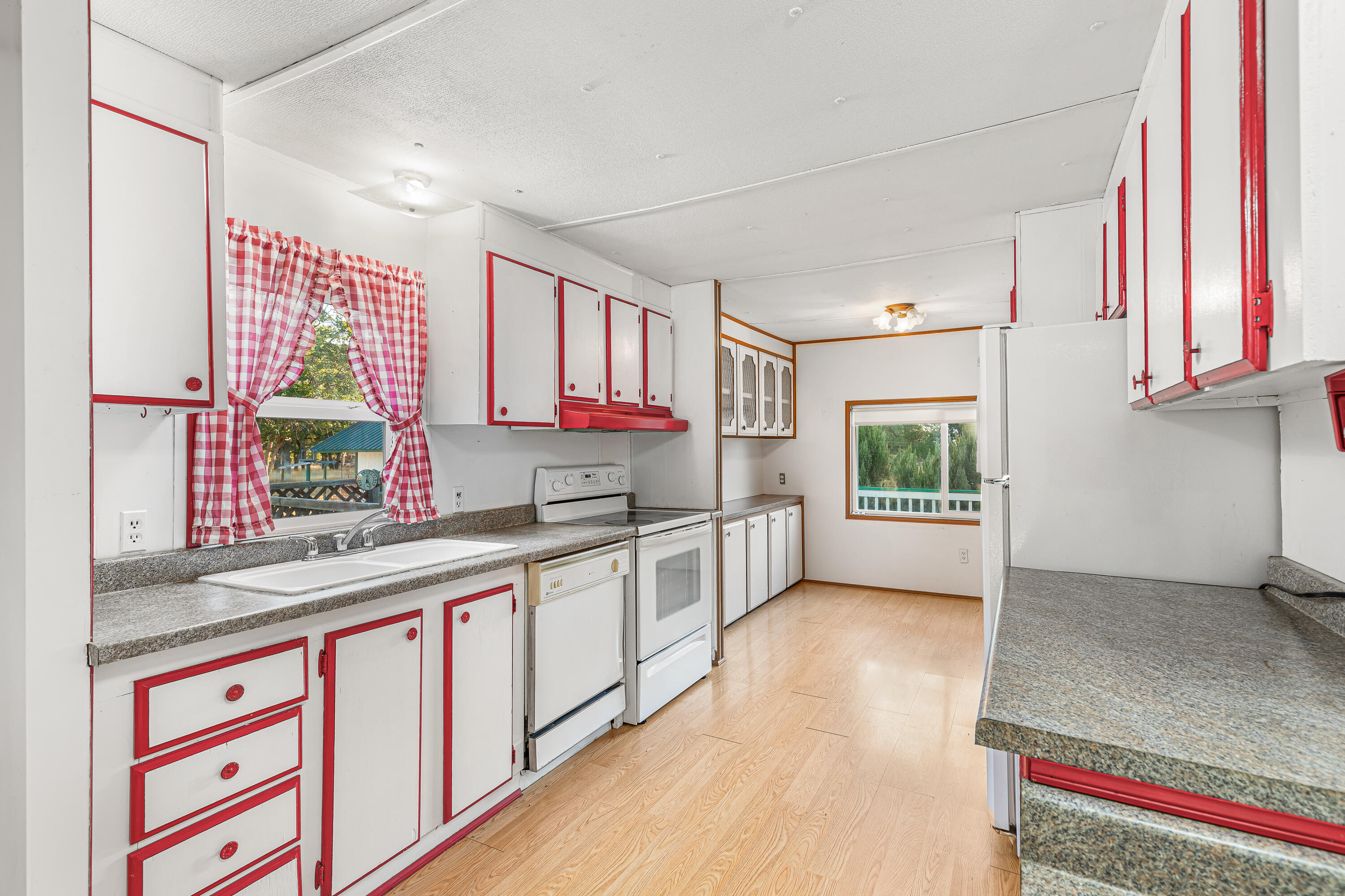 3849 Sams Valley Road Gold Hill, OR 97525 - Photo 24 of 57 9R9A8400
