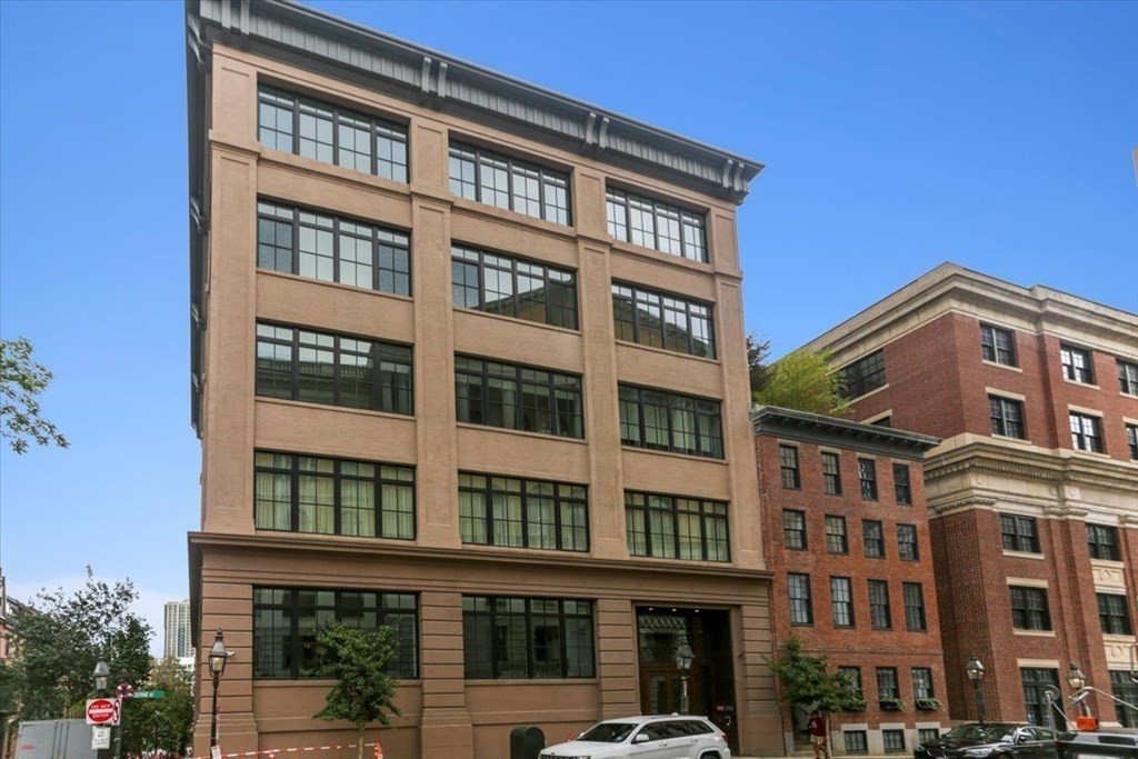 32 Derne Street, Unit 3A Boston, MA 02114 - Photo 2 of 25 a front view of a building