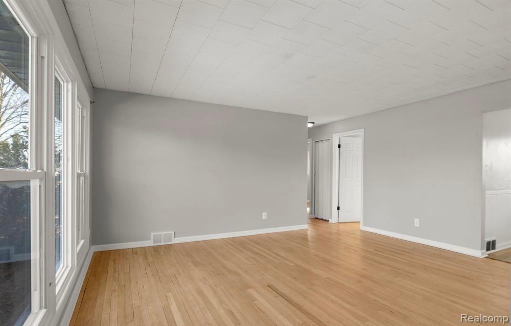 27007 Joy Road Dearborn Heights, MI 48127 - Photo 6 of 21