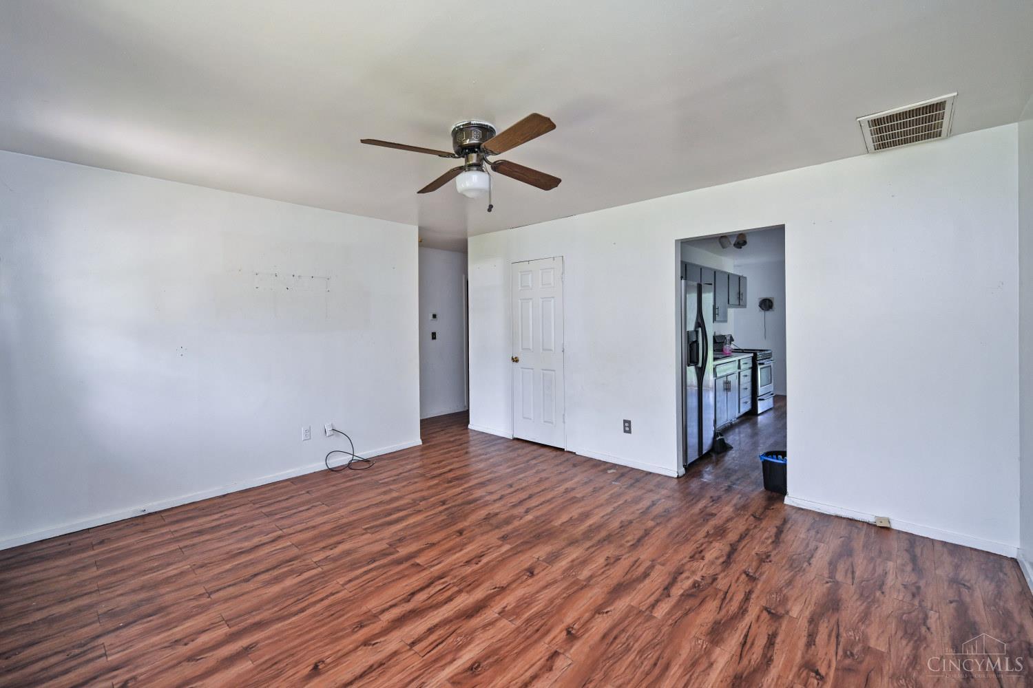 821 West Galbraith Road Cincinnati, OH 45231 - Photo 7 of 30