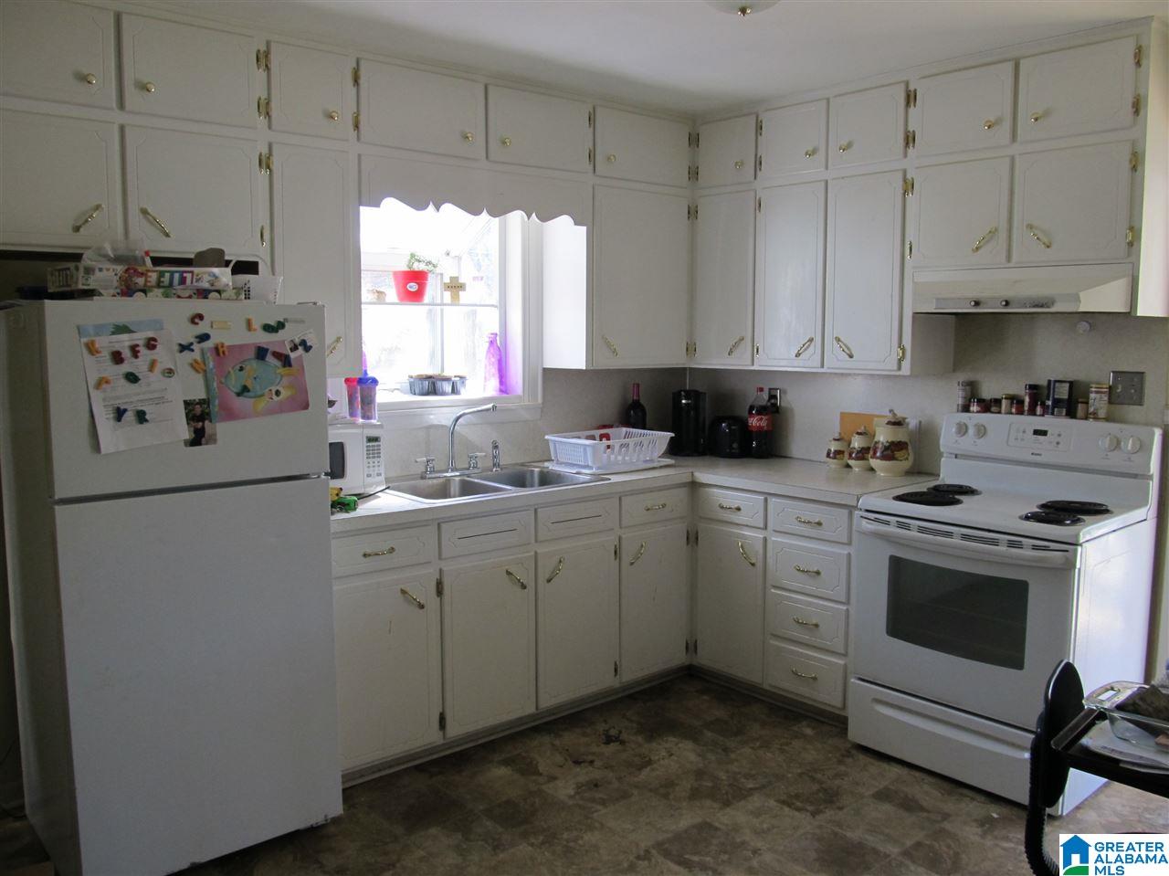 201 Lilac Avenue Oneonta, AL 35121 - Photo 3 of 9