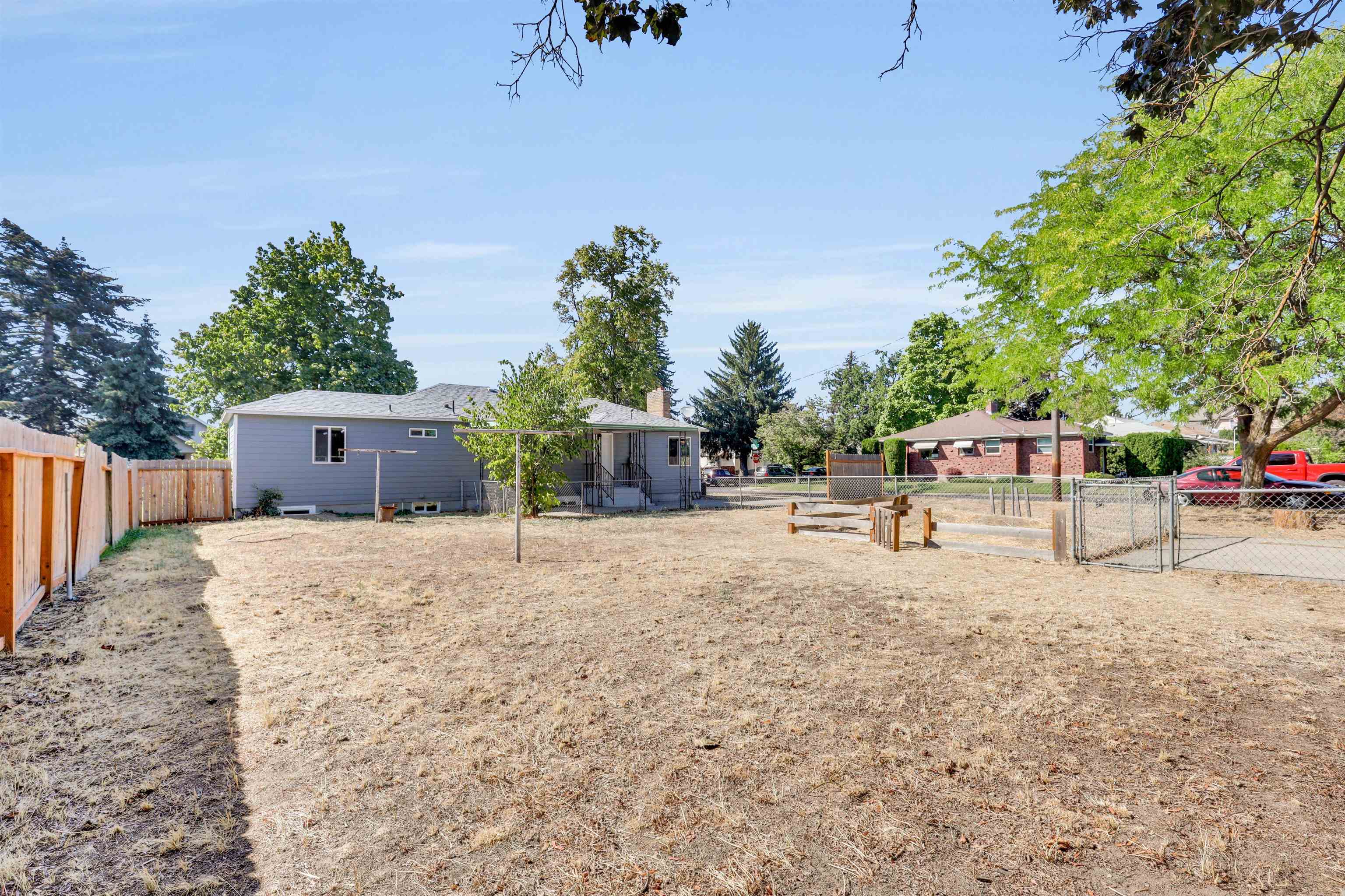 4326 North Maple Street Spokane, WA 99205 - Photo 32 of 49