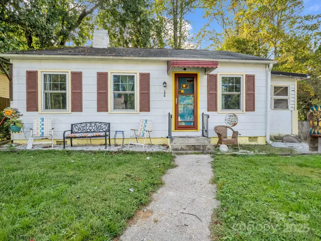 a front view of house with yard