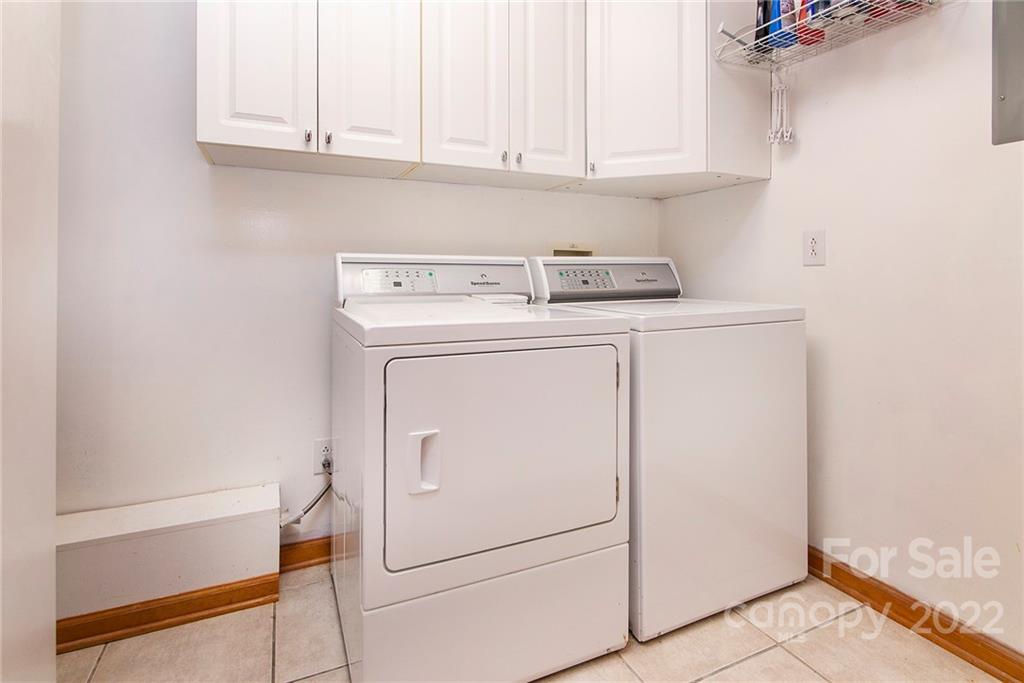 11902 5 Cedars Road Charlotte, NC 28226 - Photo 12 of 24 a utility room with dryer and washer