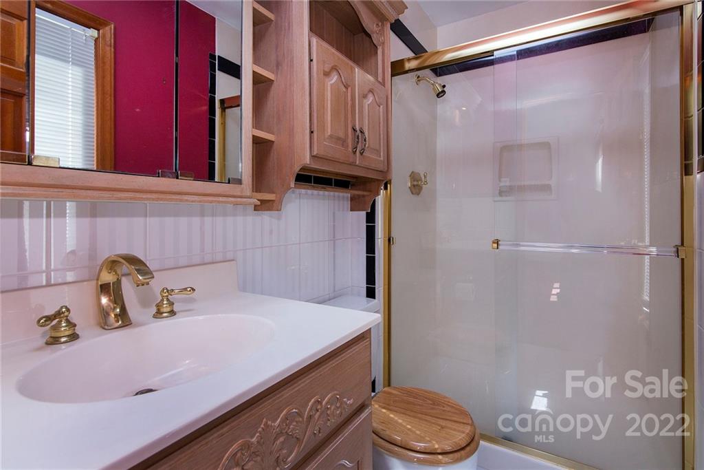 11902 5 Cedars Road Charlotte, NC 28226 - Photo 17 of 24 a bathroom with a sink a toilet and shower