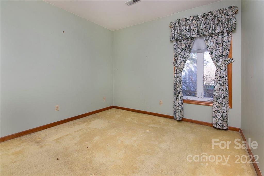 11902 5 Cedars Road Charlotte, NC 28226 - Photo 18 of 24 an empty room with a window