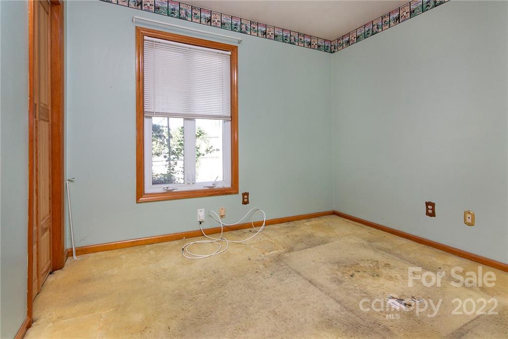 11902 5 Cedars Road Charlotte, NC 28226 - Photo 21 of 24 an empty room with windows