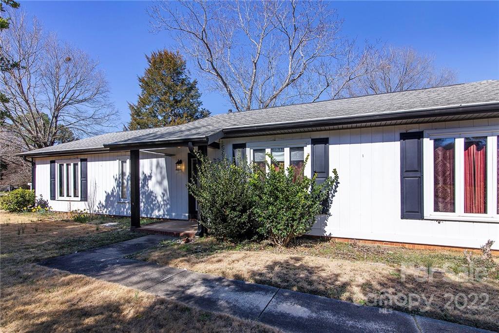 11902 5 Cedars Road Charlotte, NC 28226 - Photo 3 of 24 a front view of a house with garden