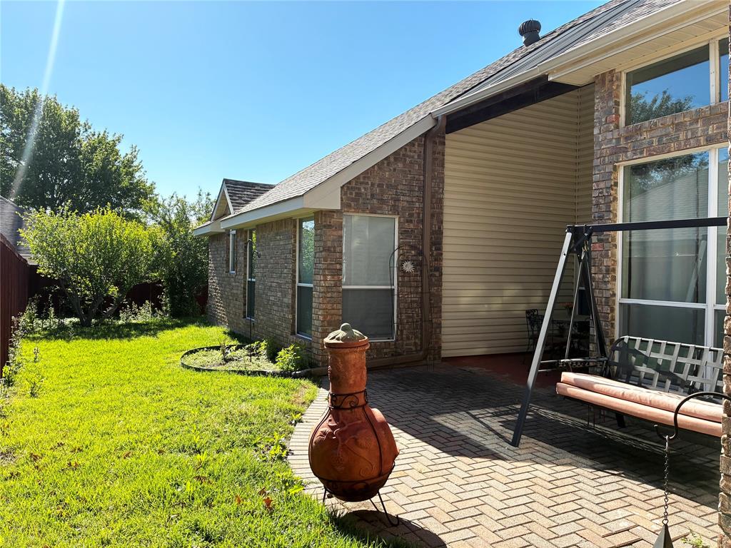 7936 Tournament Road Frisco, TX 75035 - Photo 24 of 28 a backyard of a house with table and chairs
