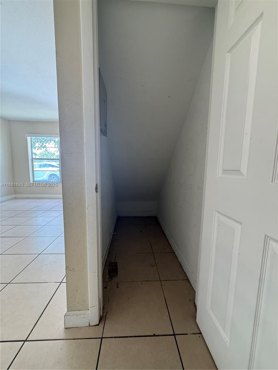 4625 Northwest 9th Drive, Unit 4625 Plantation, FL 33317 - Photo 5 of 26 a view of a hallway