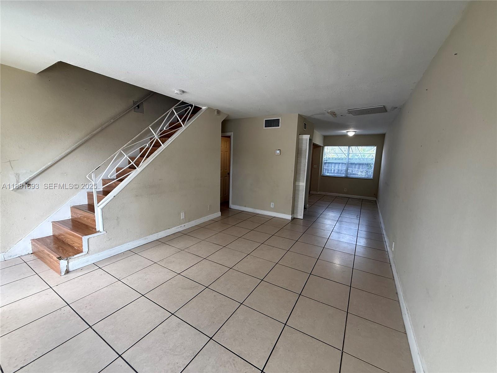 4625 Northwest 9th Drive, Unit 4625 Plantation, FL 33317 - Photo 6 of 26 a view of an entryway