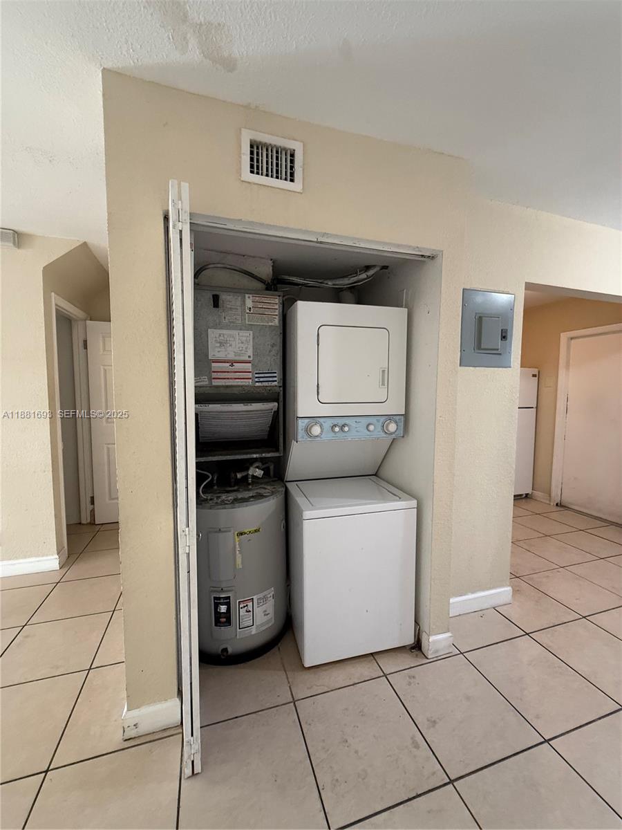 4625 Northwest 9th Drive, Unit 4625 Plantation, FL 33317 - Photo 7 of 26 a utility room with dryer and washer