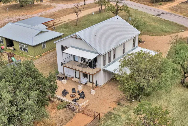 $575,000 | 6810 River Oaks Drive, Kingsland, TX 78639