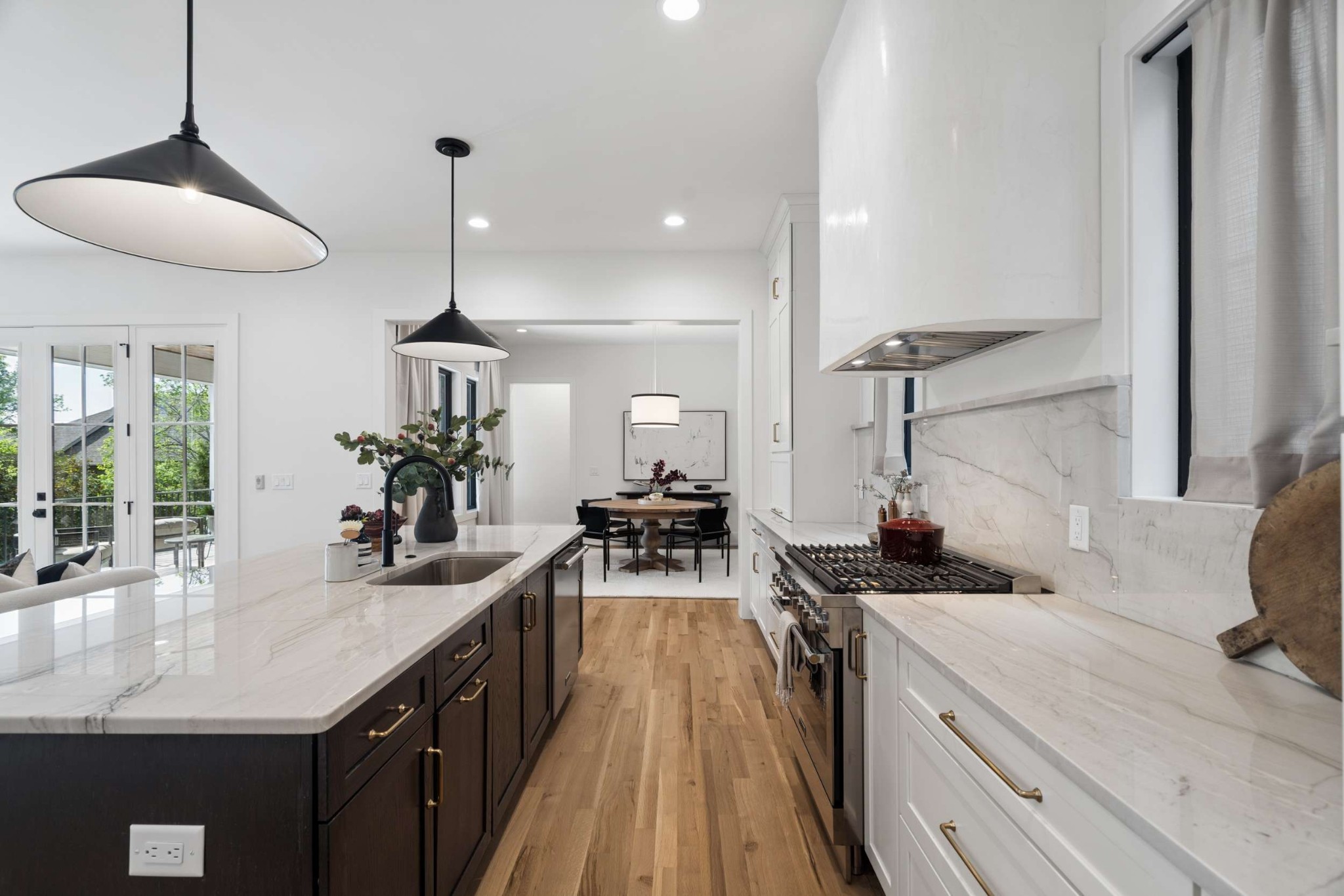 4209 B Kirtland Road Nashville, TN 37215 - Photo 17 of 69 a kitchen with a stove a refrigerator and a sink