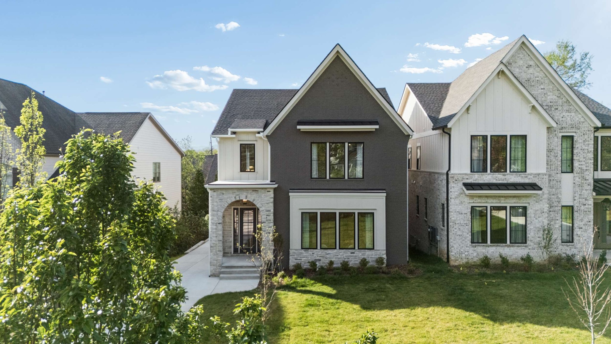 4209 B Kirtland Road Nashville, TN 37215 - Photo 3 of 69 a front view of a house with a yard