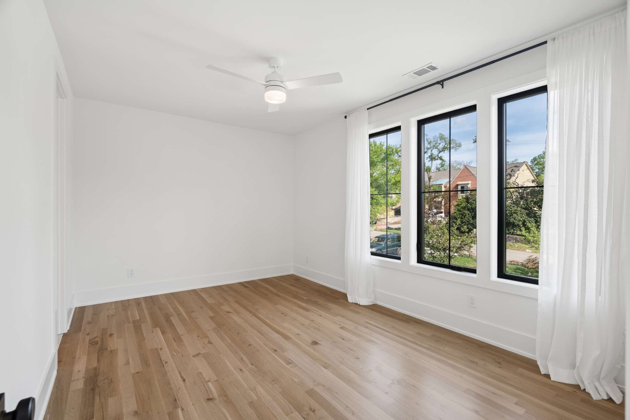 4209 B Kirtland Road Nashville, TN 37215 - Photo 36 of 69 an empty room with wooden floor and windows