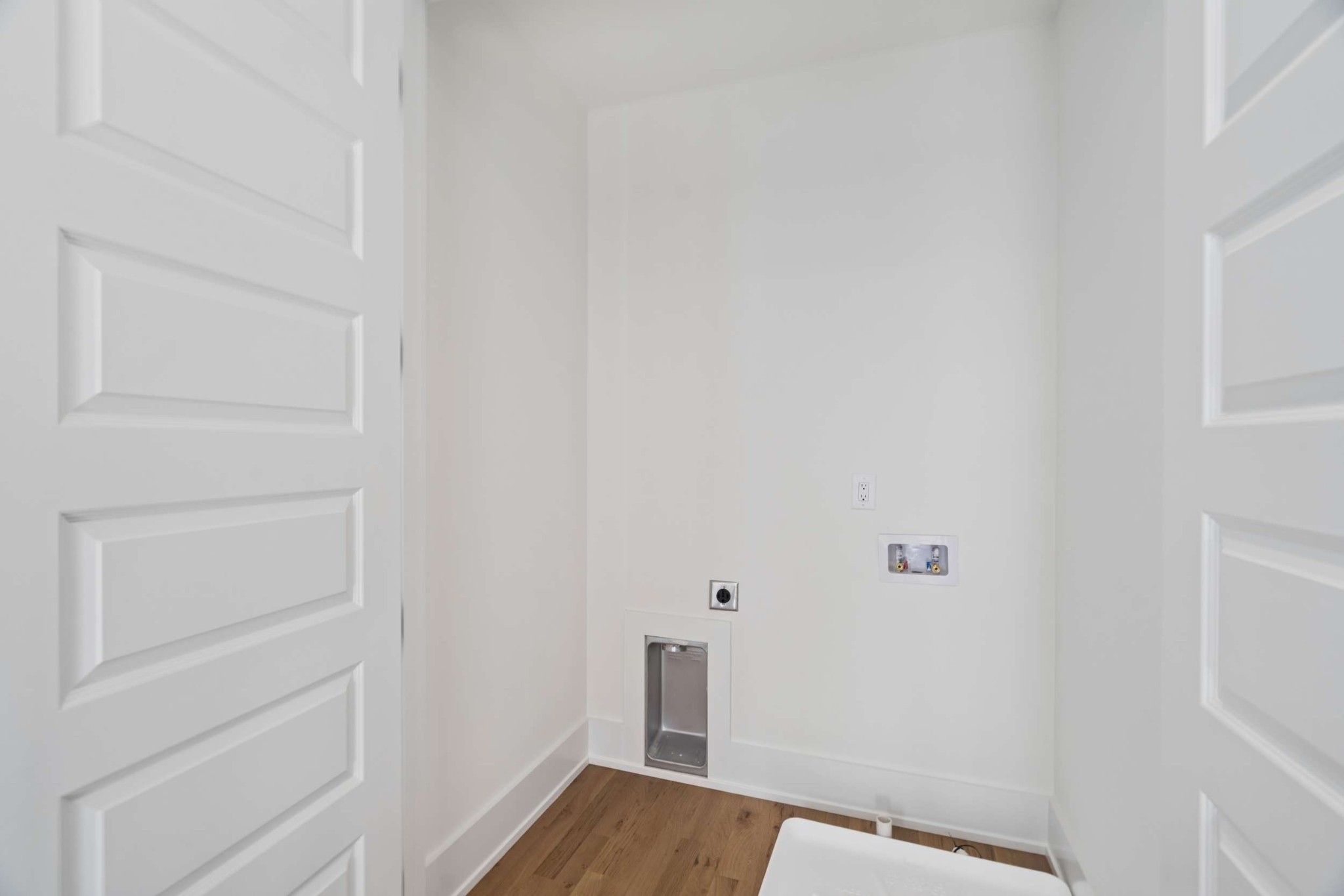 4209 B Kirtland Road Nashville, TN 37215 - Photo 53 of 69 a view of hallway with wooden floor