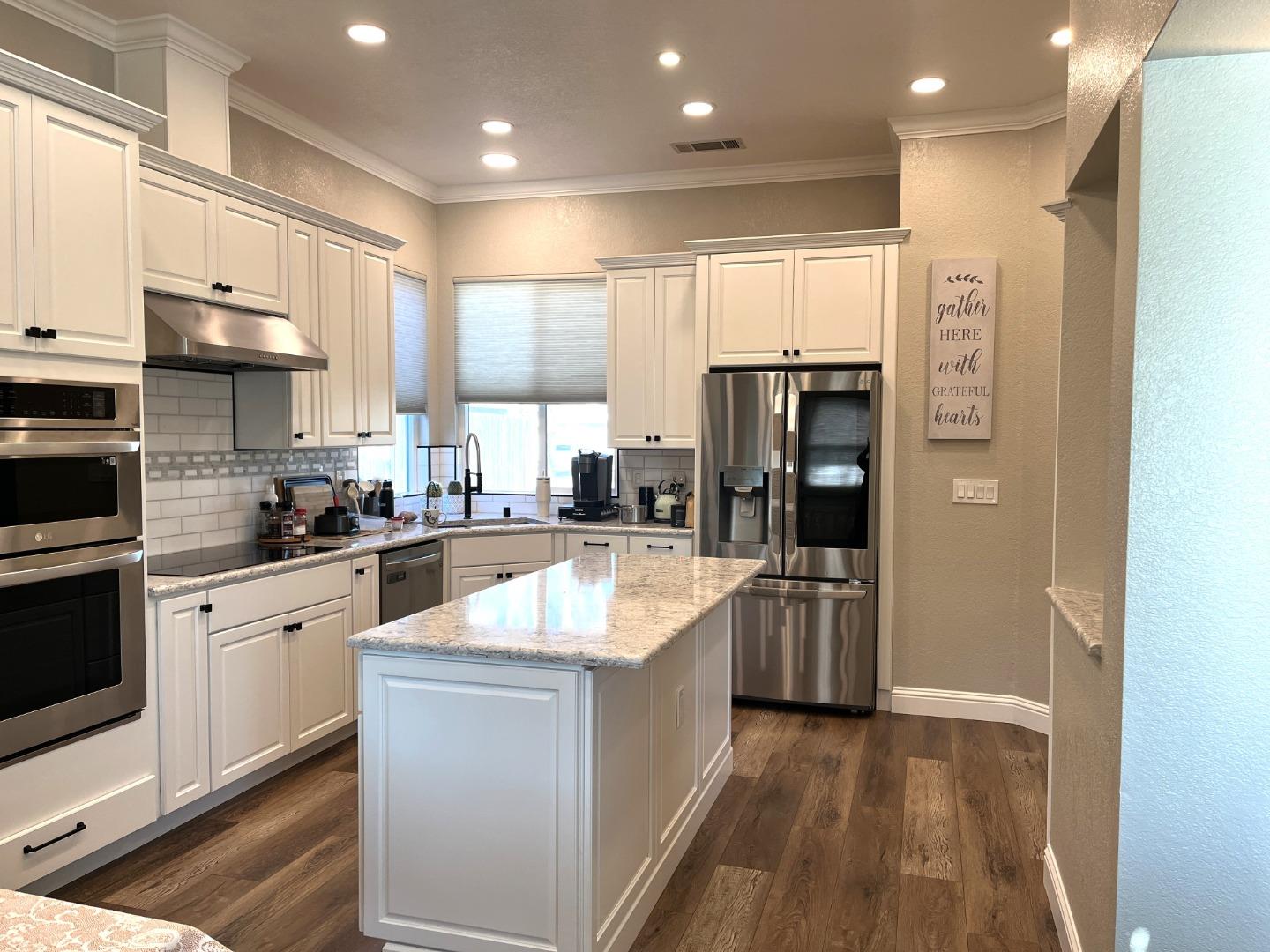 462 Chablis Way Manteca, CA 95337 - Photo 2 of 27