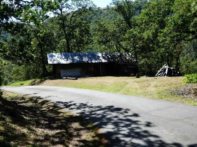 $599,999 | 242 Rocky Point Lane, Roseburg, OR 97471