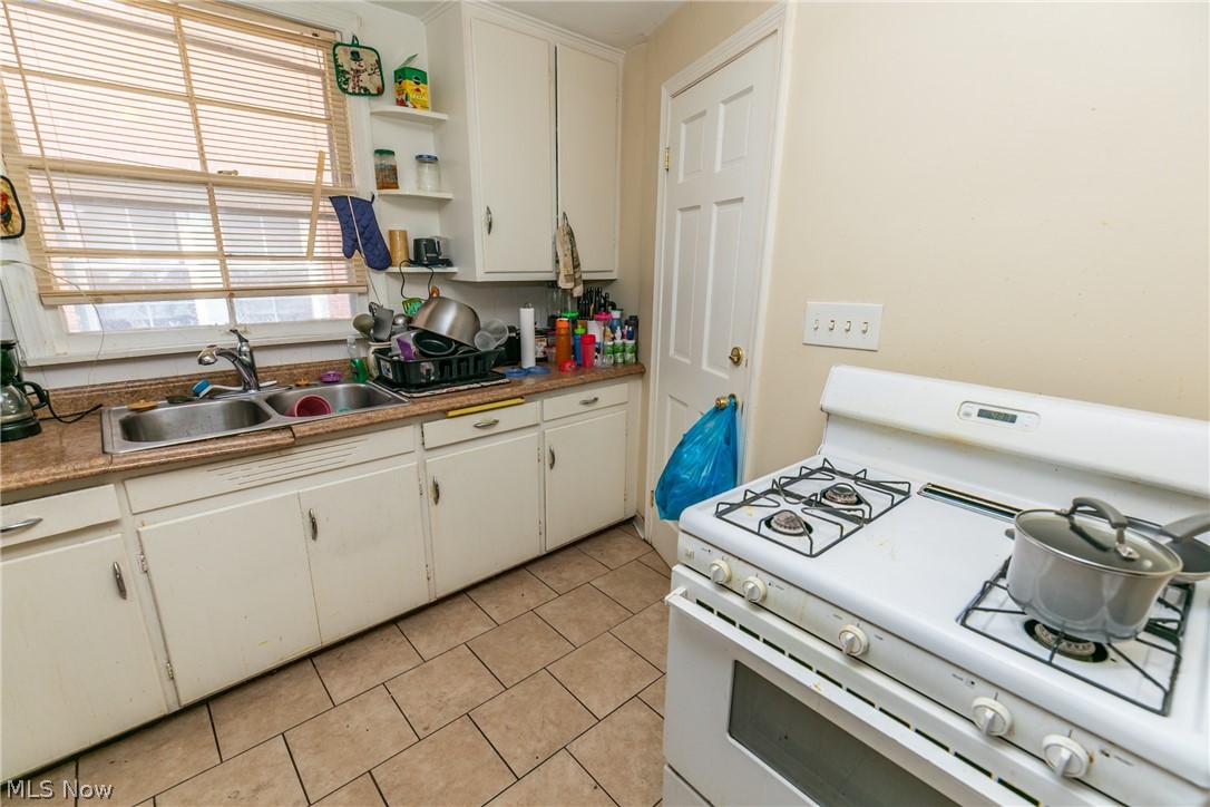 13556 Cedar Road Cleveland, OH 44118 - Photo 19 of 27